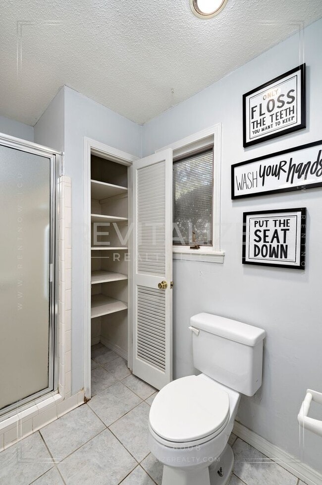 Building Photo - Immaculate 3BR / 2BA Home in Carriage Hills