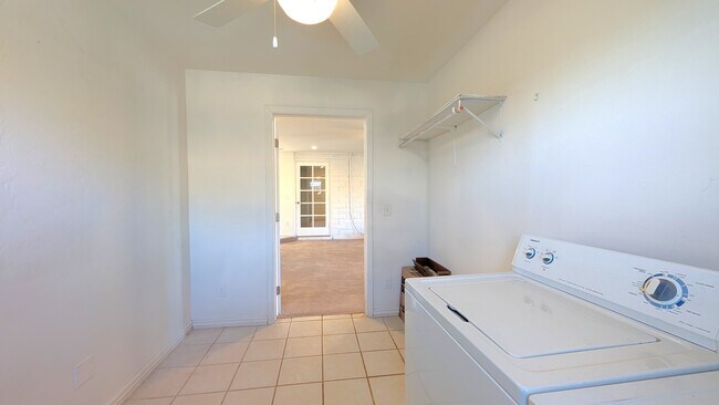 Building Photo - 1514 N Elaine Way