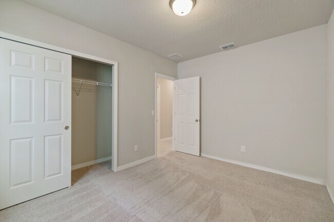 Building Photo - 121 Towns Cir