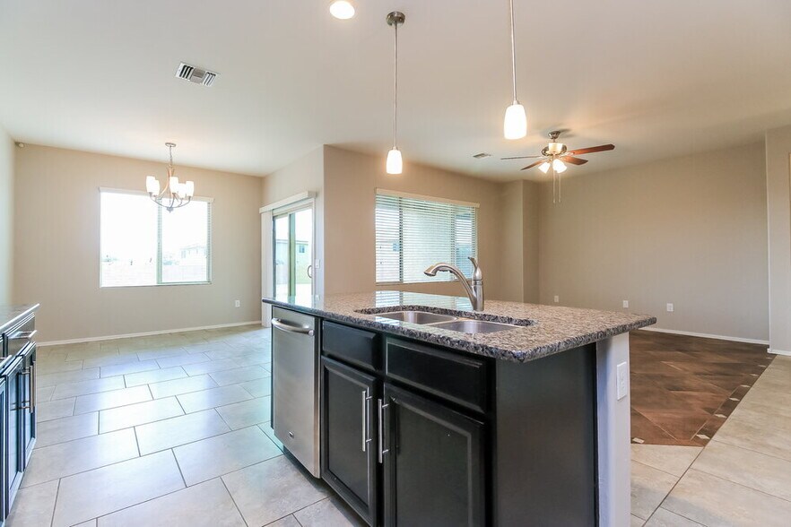 Building Photo - 1176 E Madera Grove Ln