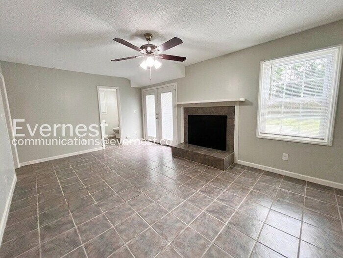 Building Photo - 400 Wilcrest Dr