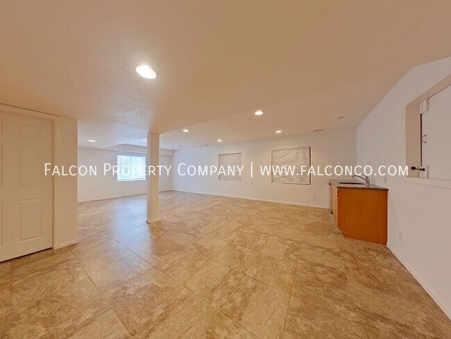 Building Photo - 4198 Vernal Cir
