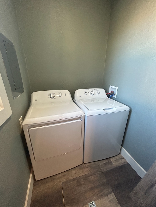 Building Photo - Stunning Remodeled 4 BR in North Missoula