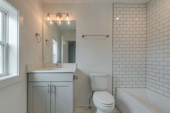 Building Photo - 700 James Ave