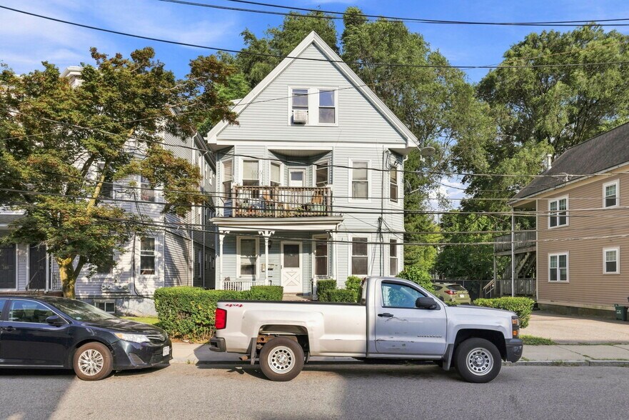 Building Photo - 147 Murdock St