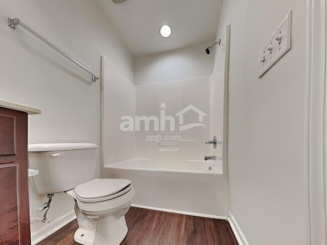 Building Photo - 913 Bridlemine Dr