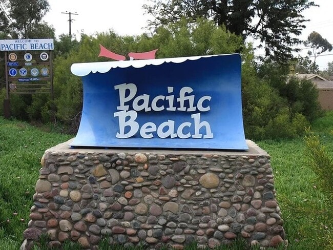 Building Photo - 925 Opal St