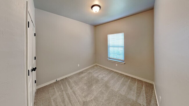 Building Photo - Very Nice 4 Bedroom 2 Bathroom Home in Deer Creek Schools with a Neighborhood Park/Pool