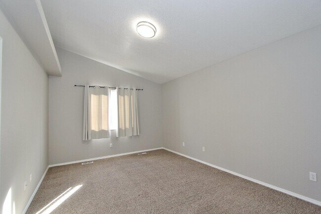 Building Photo - 11847 W Lewisburg Ct