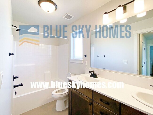 Building Photo - 173 W Norwich St