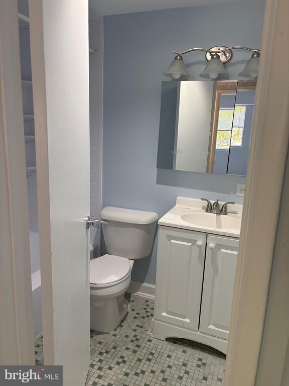 Building Photo - 215 Victor Pkwy