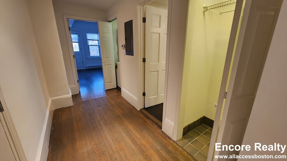 Building Photo - 1404 Beacon St