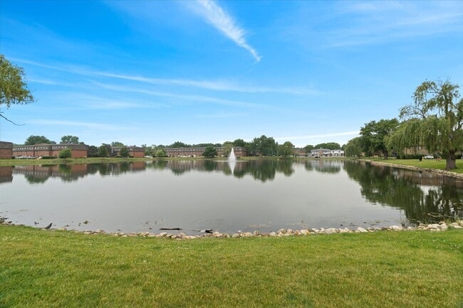 Building Photo - 9458 Bay Colony Dr