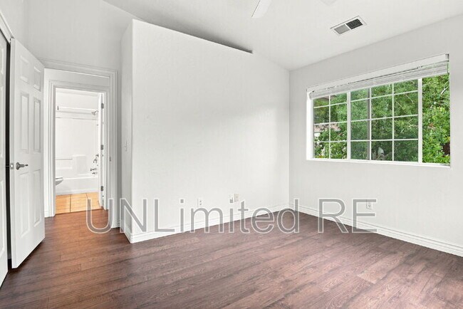 Building Photo - 3272 S Litzler Dr