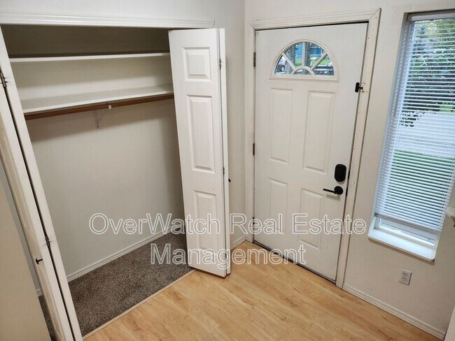 Building Photo - 705 Pearl Dr