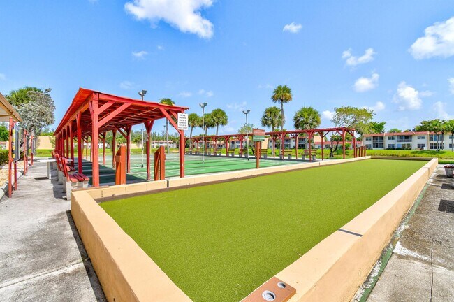 Building Photo - 183 Lake Carol Dr