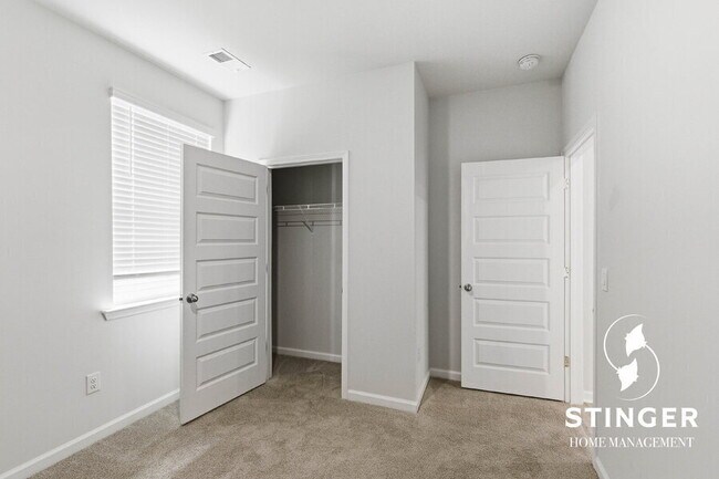 Building Photo - 548 Hideaway St