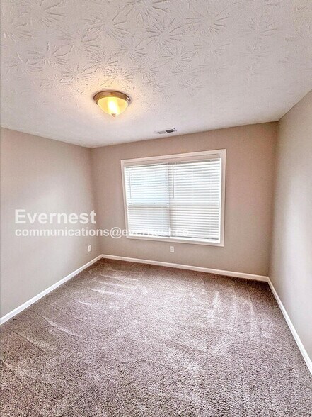 Building Photo - 20 Shenandoah Dr