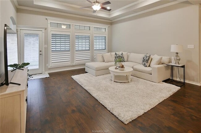 Building Photo - 200 Karten Ln