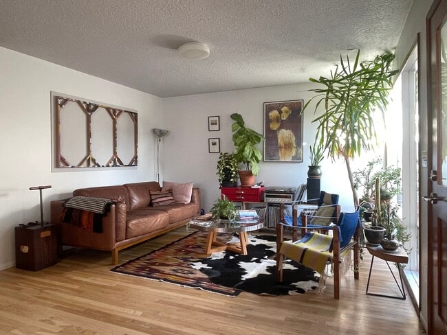 Building Photo - 4835 SE 76th Ave