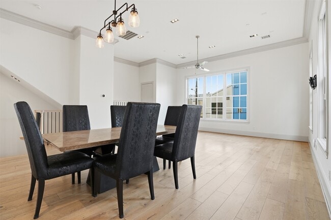 Building Photo - 19 Robita St