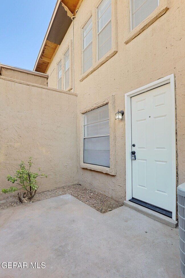 Building Photo - 11100 Vista Lago Pl