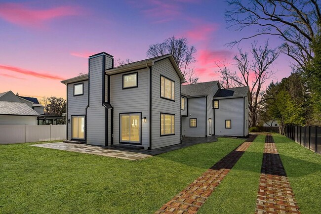 Building Photo - 5 Bed 5 Bath Single Family Home in Edgeworth