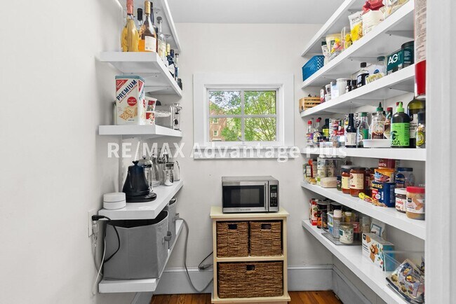 Building Photo - Spacious home located in The Avenues