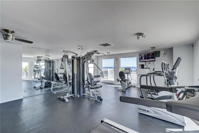 Building Photo - 2841 N Ocean Blvd
