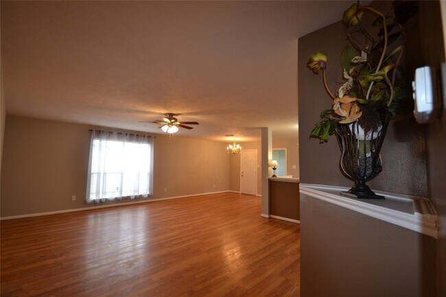 Building Photo - 5126 Riverwood Dr