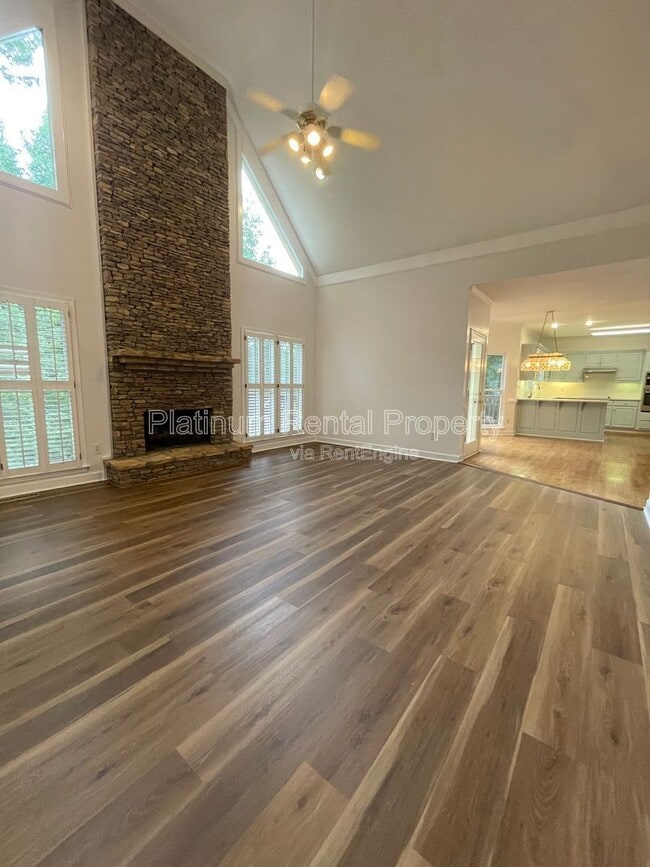 Building Photo - 870 Ingleside Dr