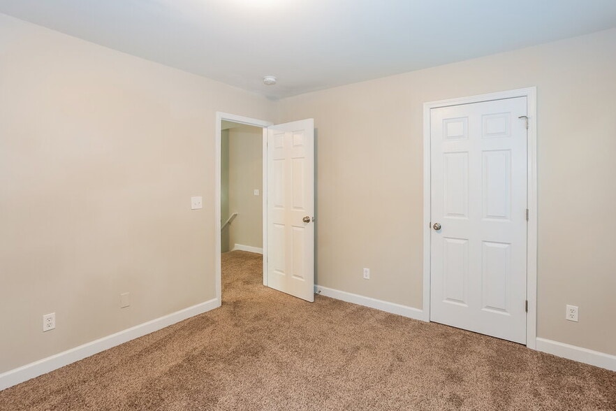 Building Photo - 995 Ramsgate Dr SW