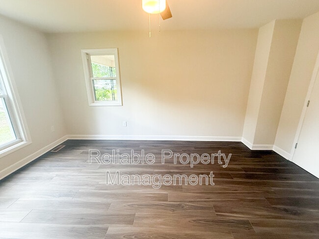 Building Photo - 908 E Horne St