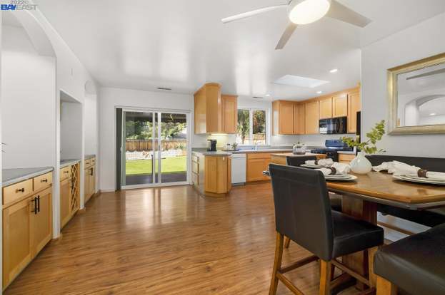 Building Photo - 41345 Roberts Ave