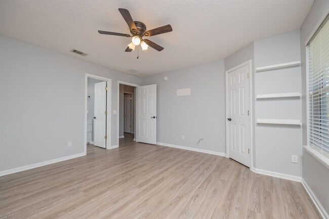 Building Photo - 345 Scrub Jay Dr