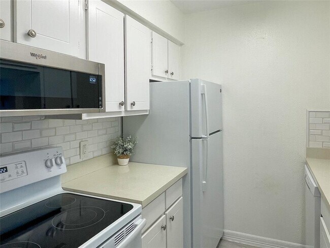 Building Photo - 3402 Garrott St
