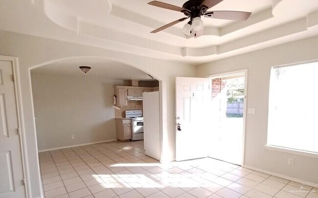 Building Photo - 13 Lima Ln