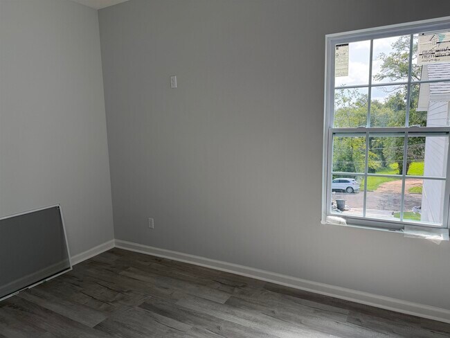 Building Photo - 2111 Owens St