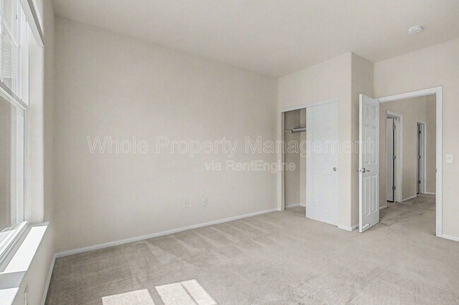 Building Photo - 2260 S Vaughn Way