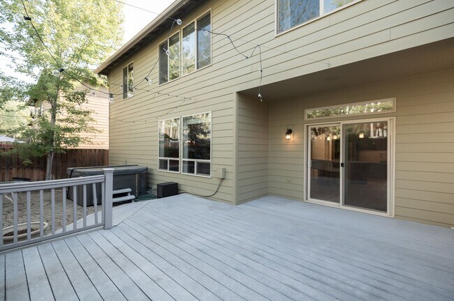 Building Photo - Sun Meadow Home 4 Bed + Bonus + Office + H...