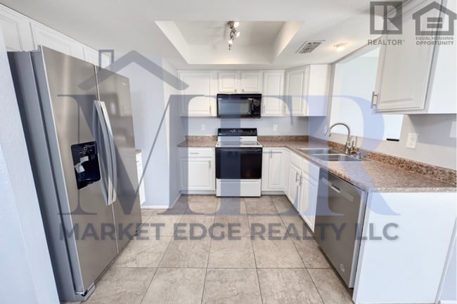 Building Photo - 3Bed/2Bath Home at Olive Ave/103rd Ave! Ready for Immediate Move-In! -- RV GATE! NO HOA!