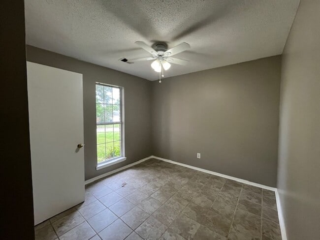 Building Photo - Renovated 3 Bedroom 2 Bath Home for Rent!!