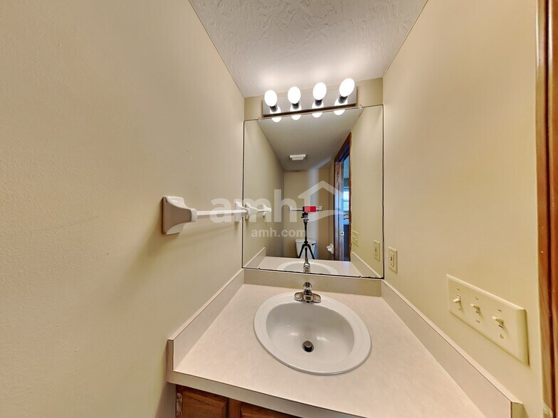 Building Photo - 650 Boulder Dr