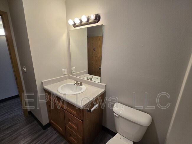 Building Photo - 60 Miller Ave SW