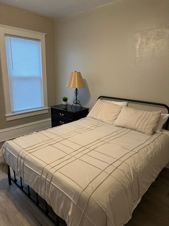 Building Photo - 2848 4th St