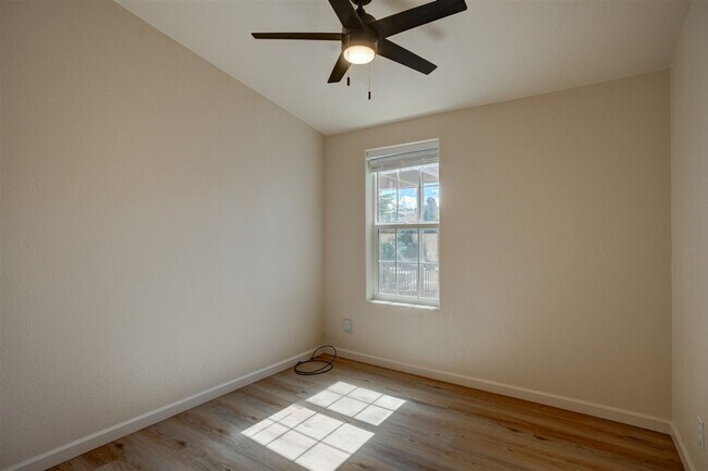 Building Photo - 3 Bedroom, 2 Bath Home with Views of Willo...