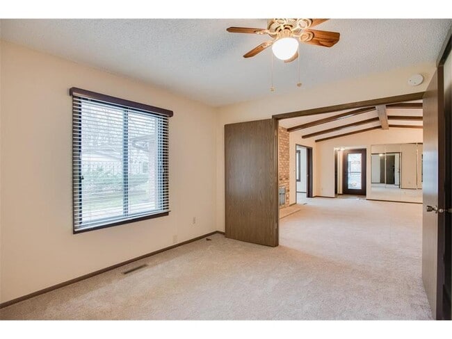 Building Photo - 1041 Zanzibar Ln N