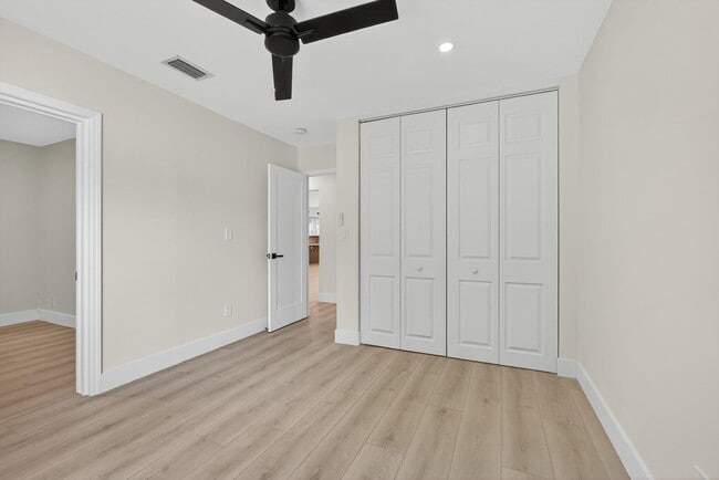 Building Photo - 280 Sulky Way