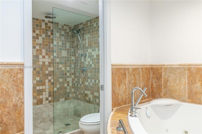 Building Photo - 3500 Mystic Pointe Dr