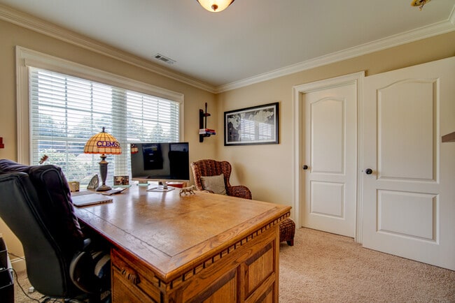 Building Photo - 5 BR, 3 BA Home Quiet Cul de Sac, Convenie...